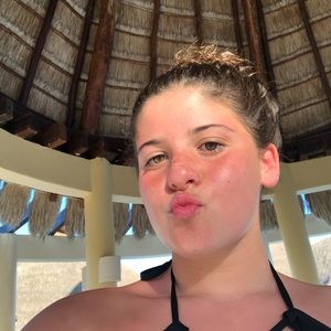 Meet your Posher, Caitlyn